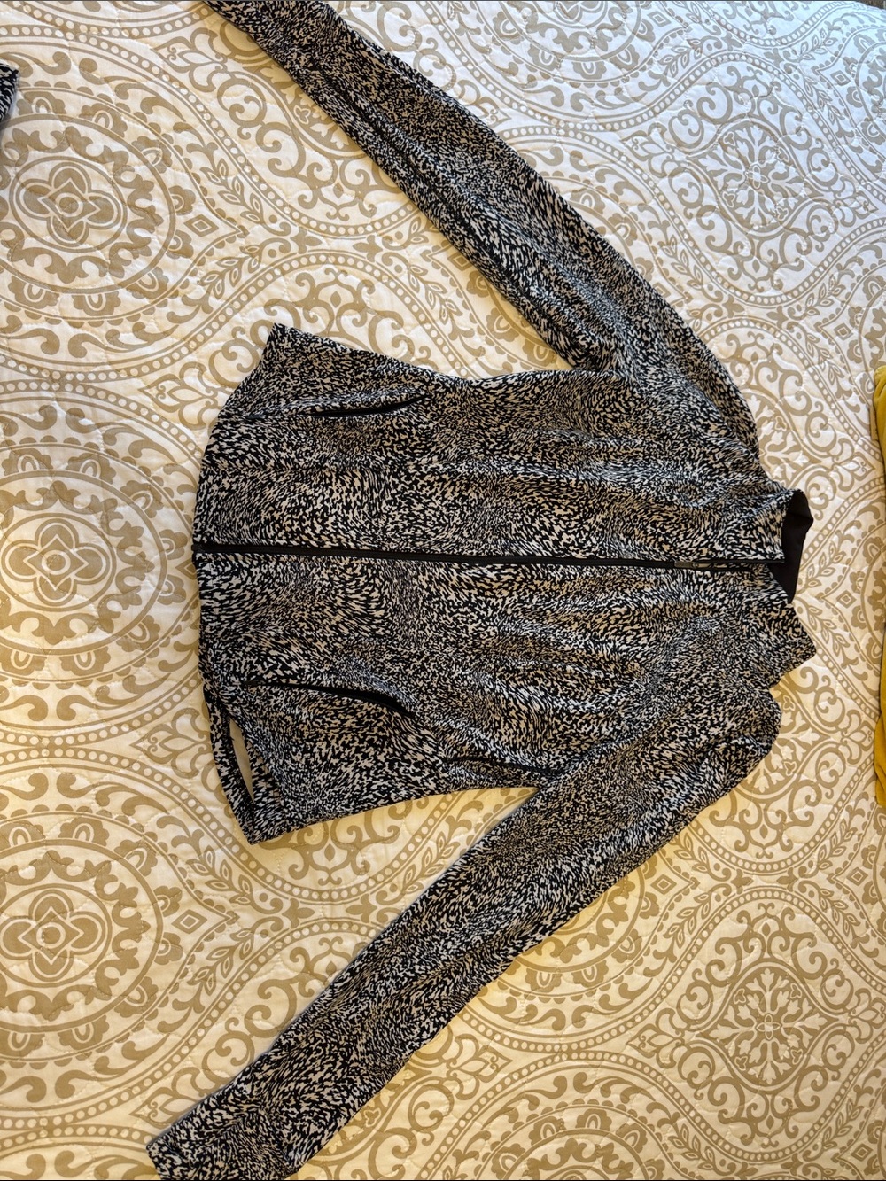 Lululemon Black and White Speckled Two-Piece Active Set - Picture 2 of 7